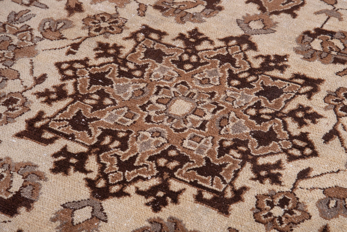 1005, Persian Kashan Area Rug