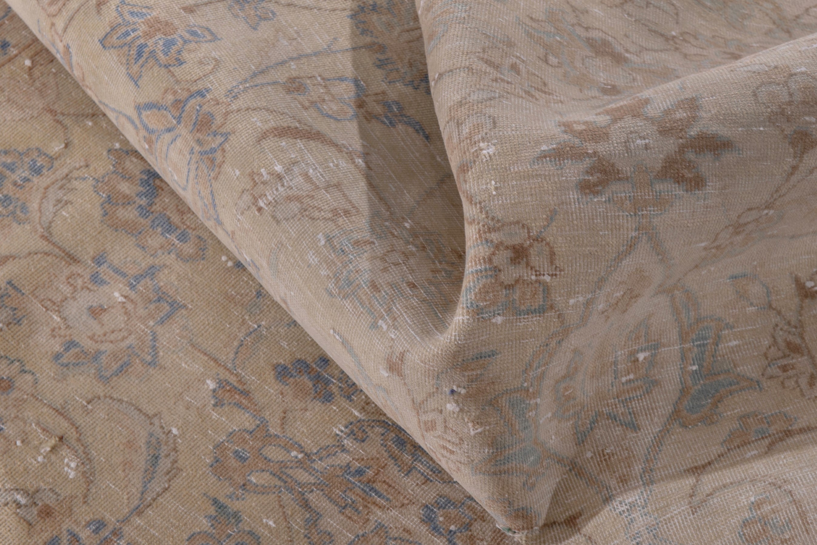Persian Najafabad area rug in beige and muted pink, view 17 of 20