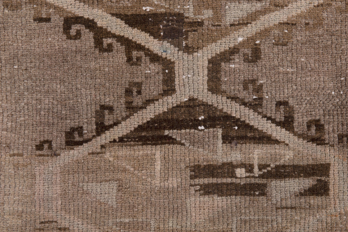 2564, Persian Shiraz Runner Rug