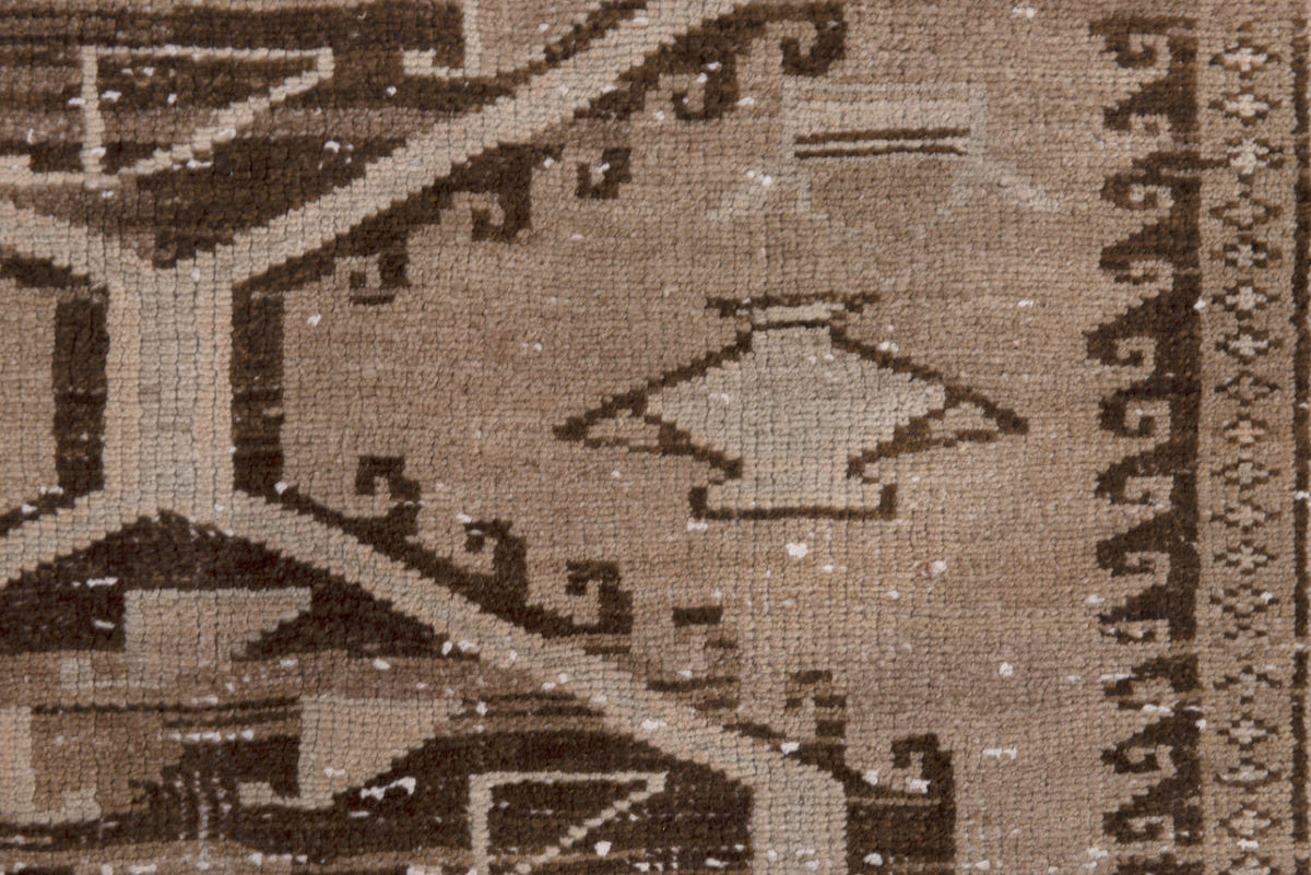 2564, Persian Shiraz Runner Rug