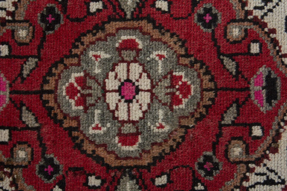 Persian Hamadan accent rug in ivory and deep red, view 8 of 10