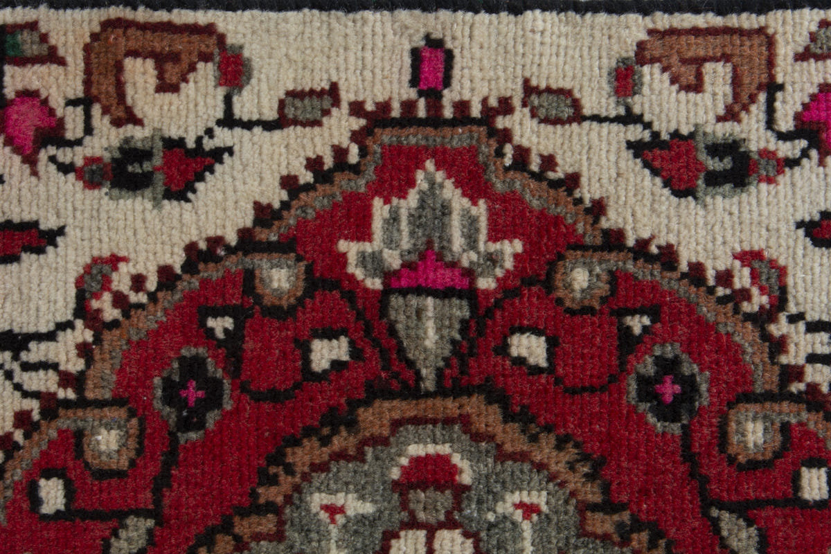 Persian Hamadan accent rug in ivory and deep red, view 9 of 10