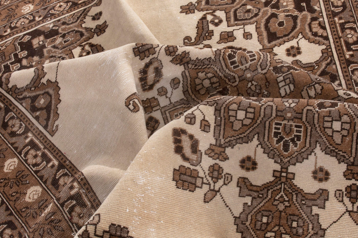 3522, Persian Ferdos Oversized Rug