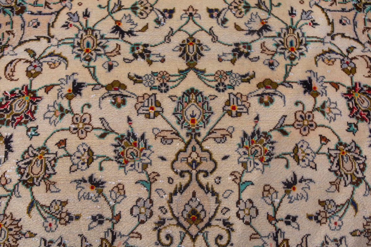 3524, Persian Kashan Area Rug