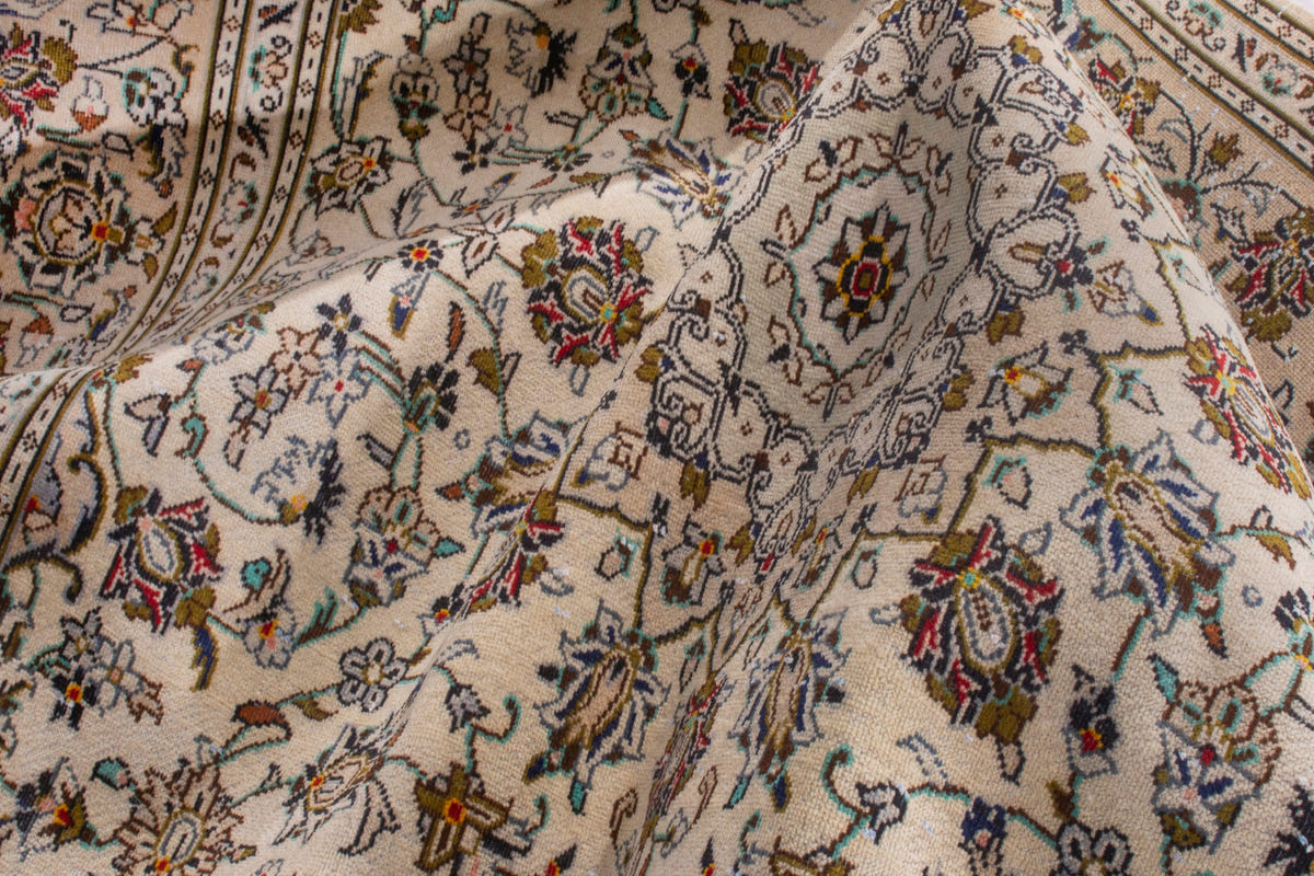 3524, Persian Kashan Area Rug