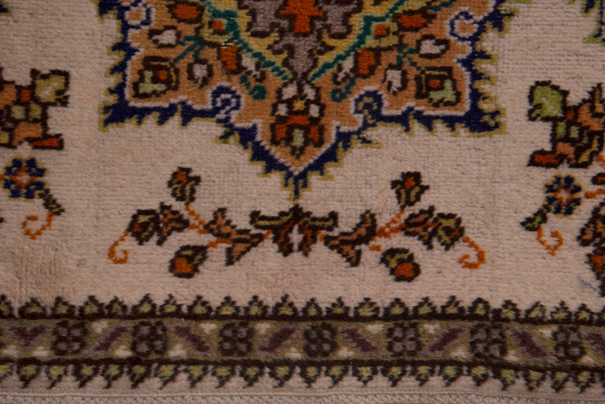 3833, Persian Tabriz Mini Rug