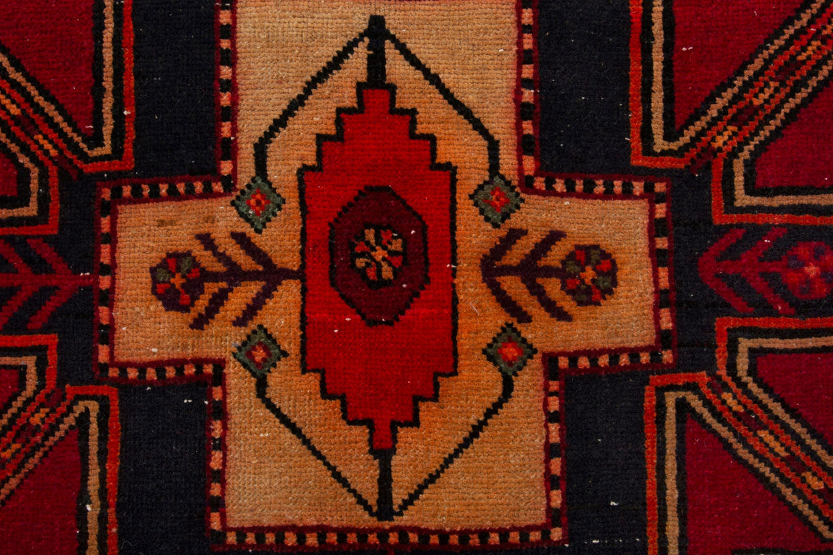 4052, Persian Ardabil Runner Rug