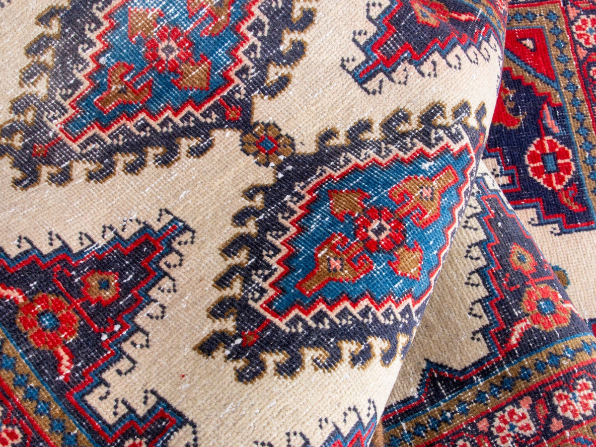 4304, Persian Vist Runner Rug