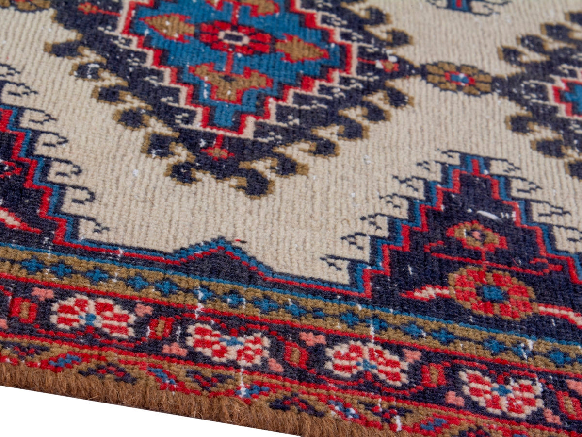 4304, Persian Vist Runner Rug