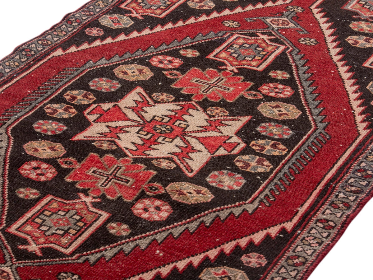 4675, Persian Saveh Area Rug