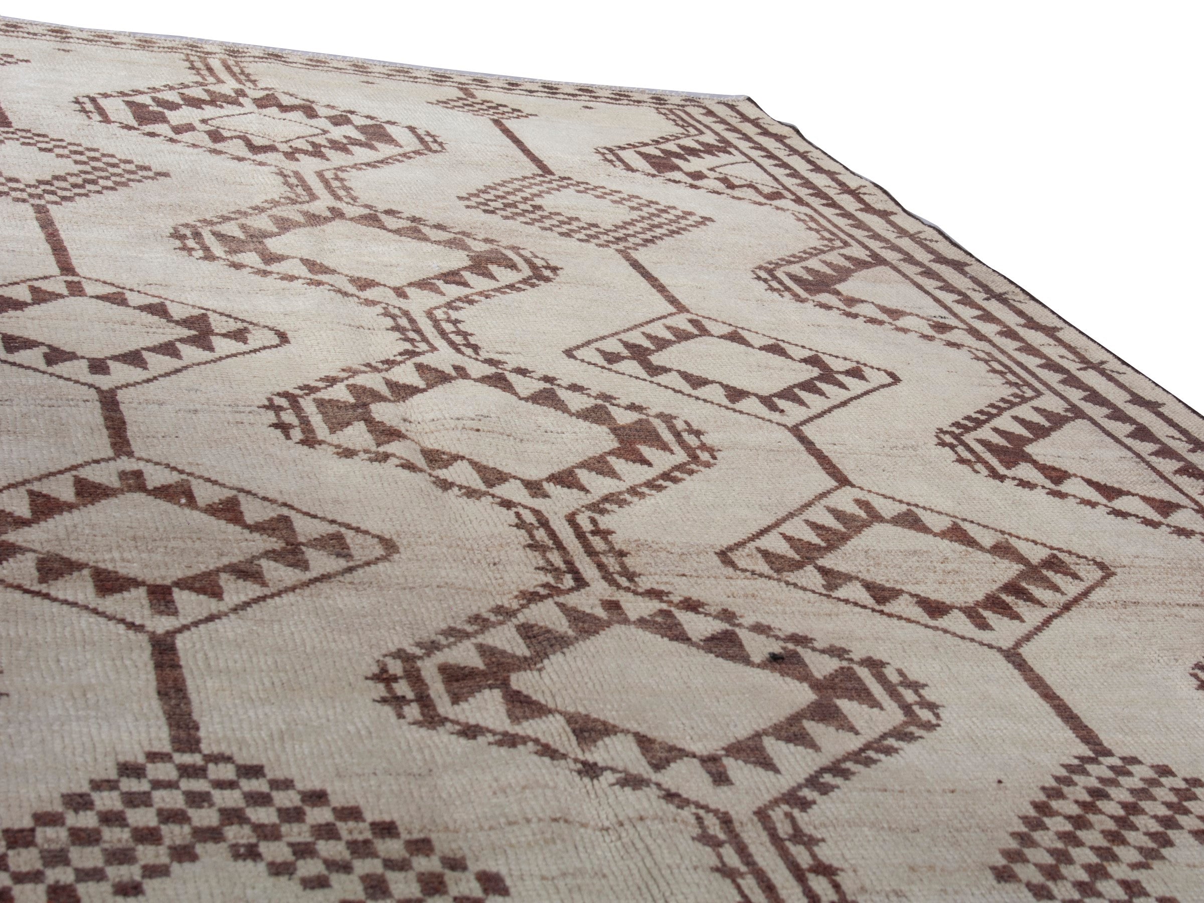 Persian Shiraz area rug in cream and faded red, view 10 of 18