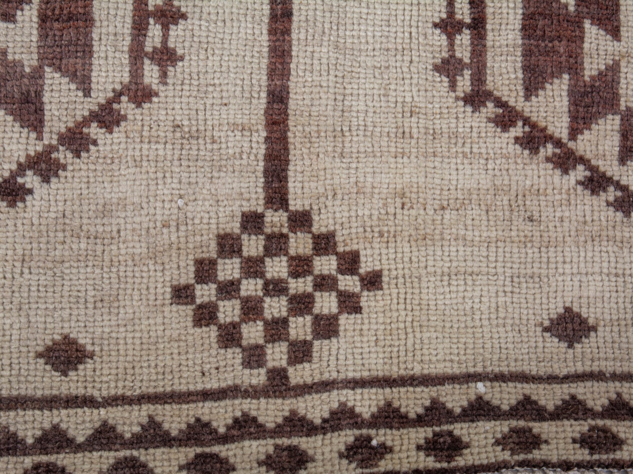 Persian Shiraz area rug in cream and faded red, view 11 of 18