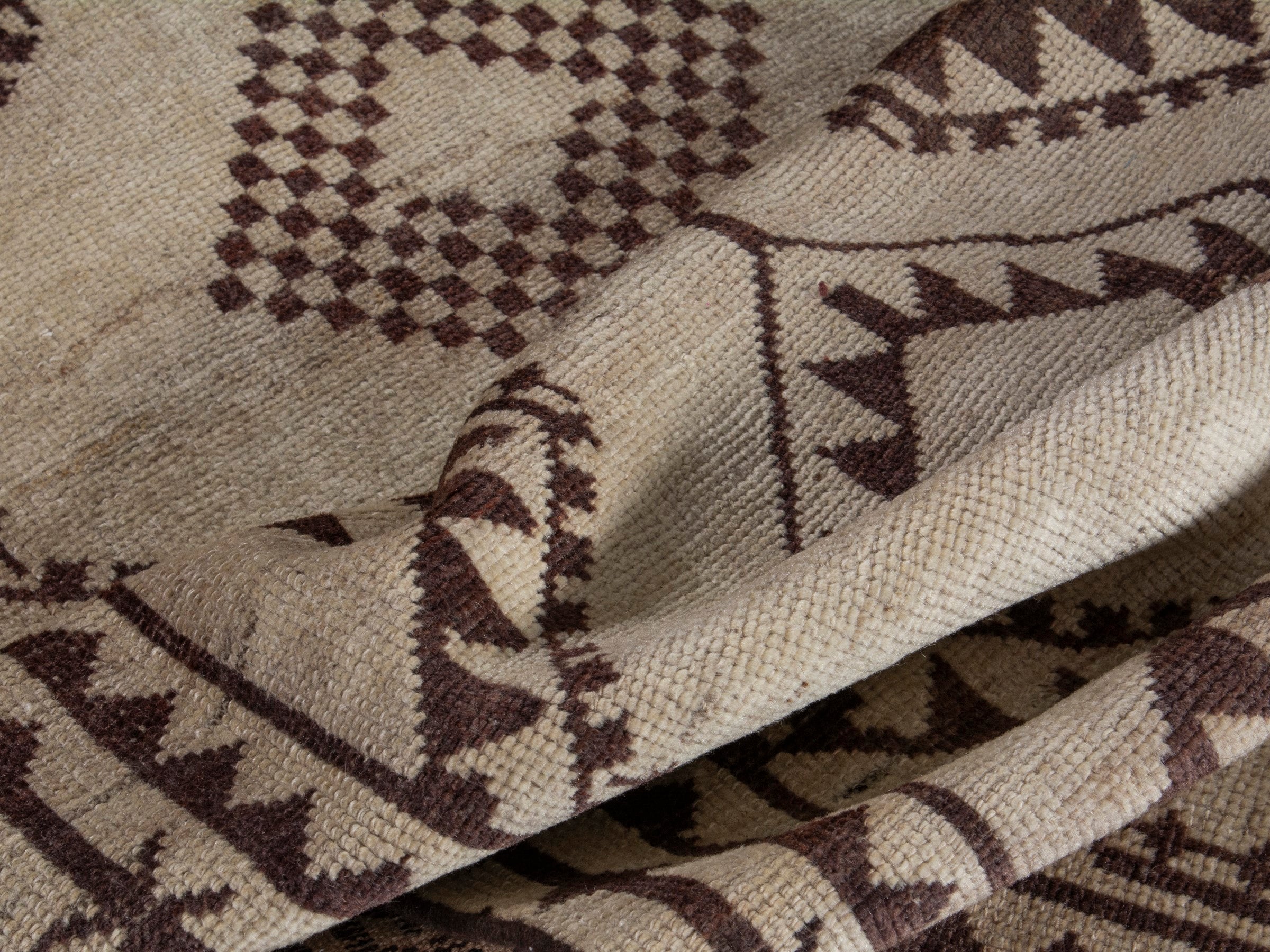 Persian Shiraz area rug in cream and faded red, view 15 of 18