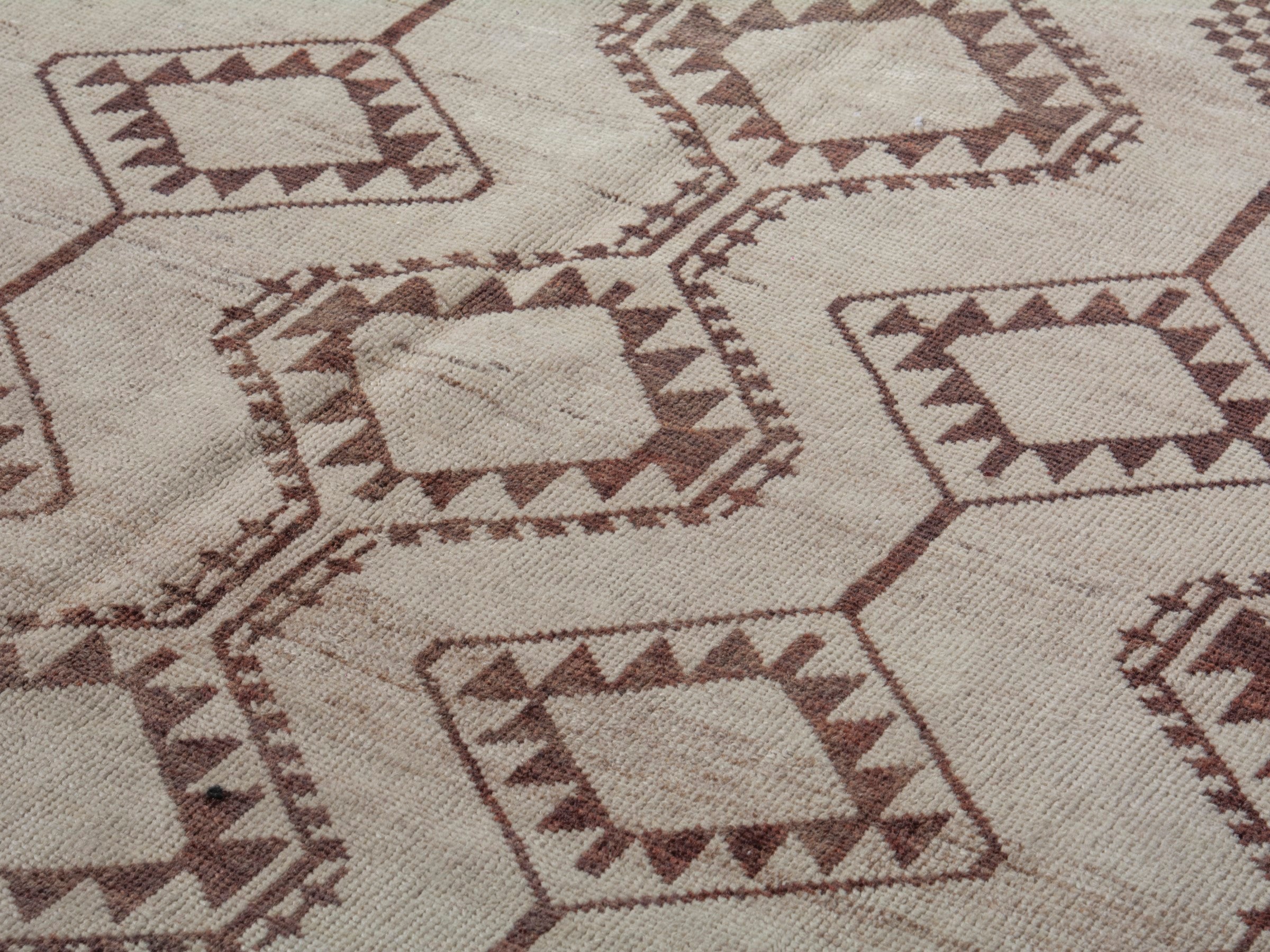 Persian Shiraz area rug in cream and faded red, view 9 of 18