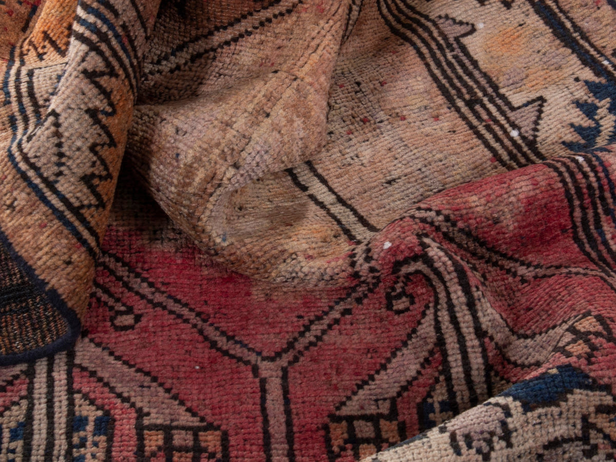 5501, Persian Shiraz Runner Rug