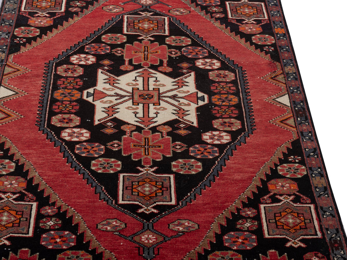 5538, Persian Saveh Area Rug