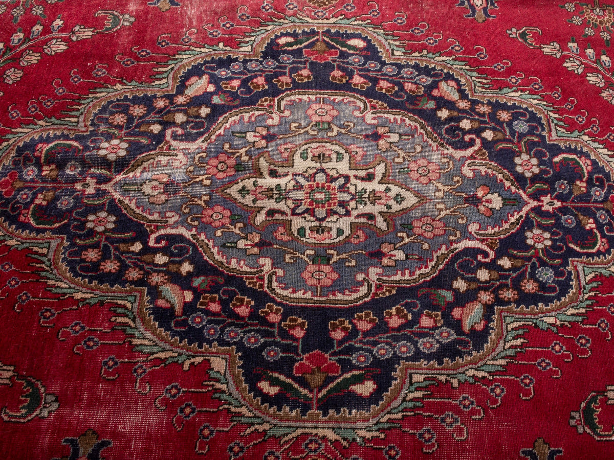 5569, Persian Tabriz Oversized Rug