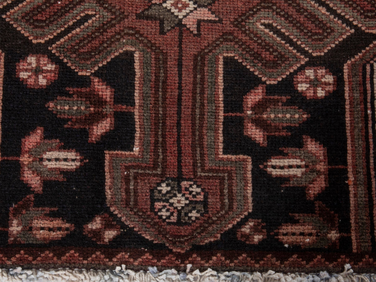 5685, Persian Saveh Area Rug