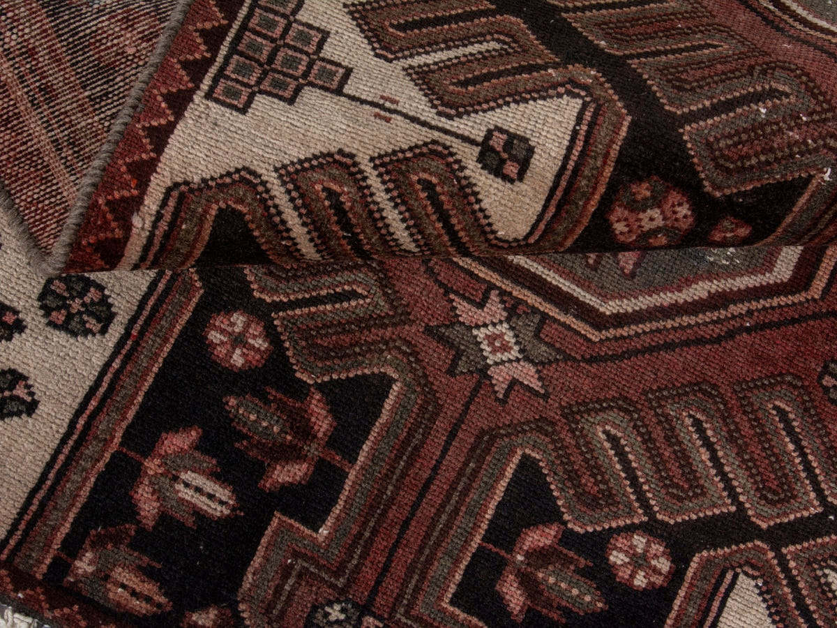 5685, Persian Saveh Area Rug