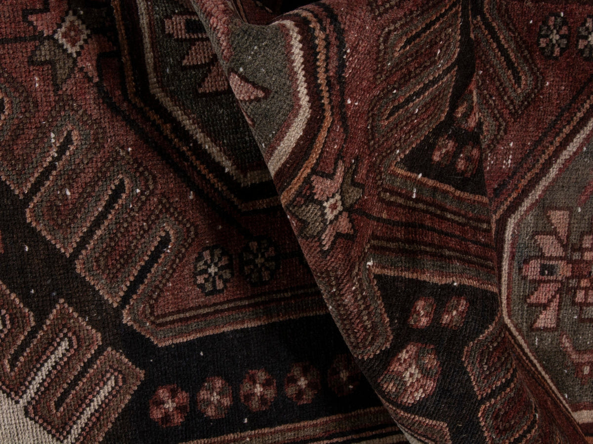 5685, Persian Saveh Area Rug