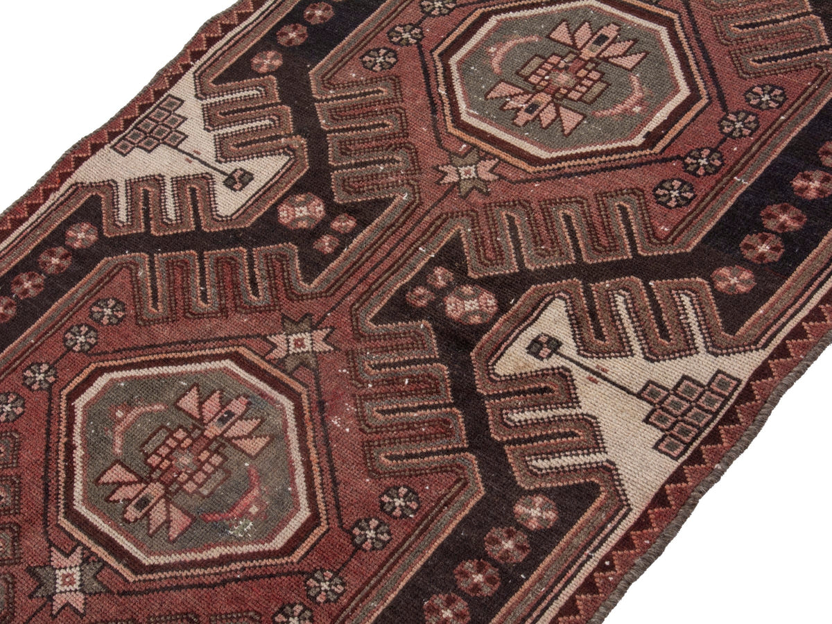 5685, Persian Saveh Area Rug