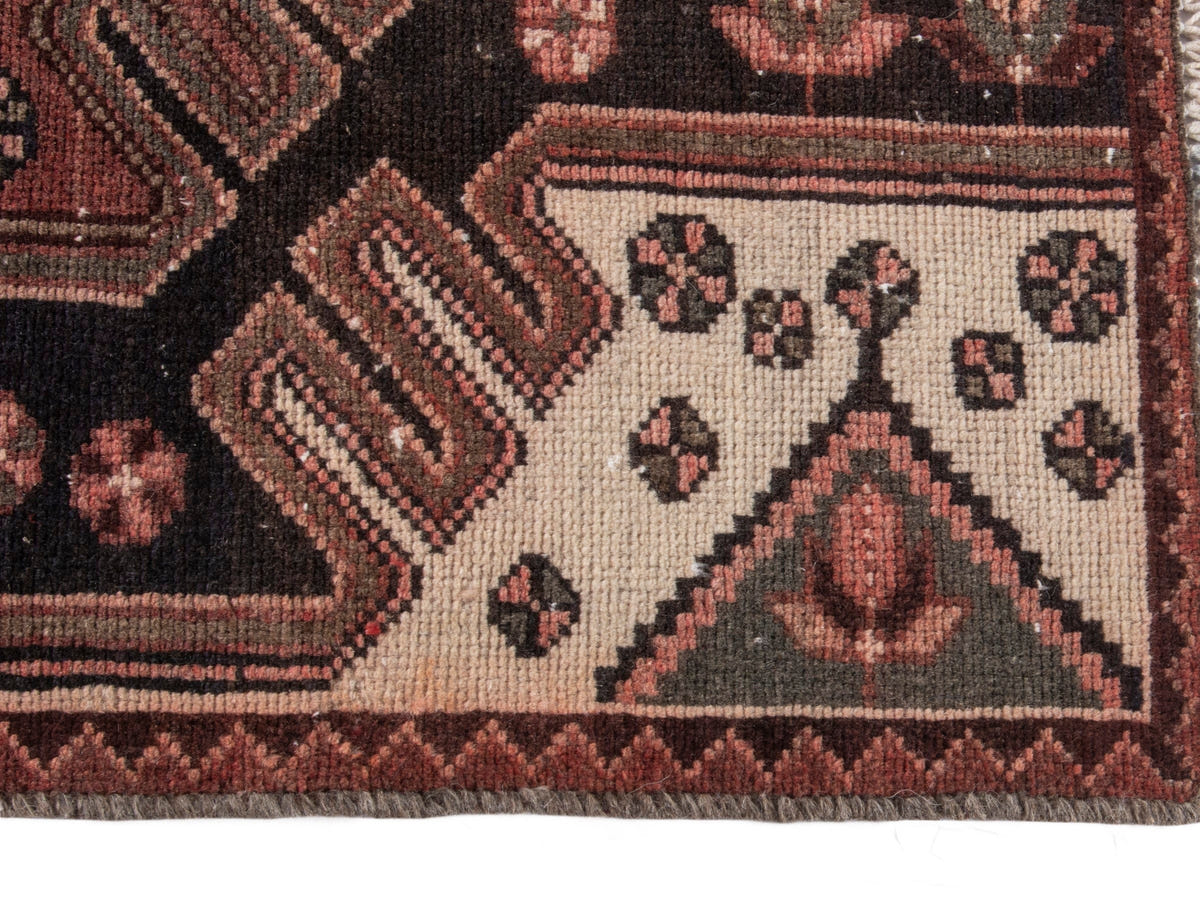 5685, Persian Saveh Area Rug