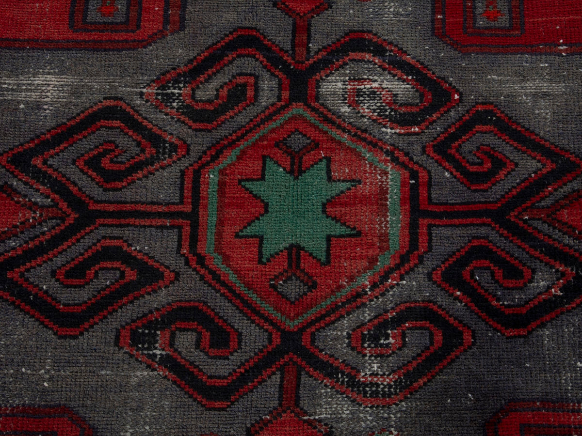 5735, Persian Zanjan Area Rug
