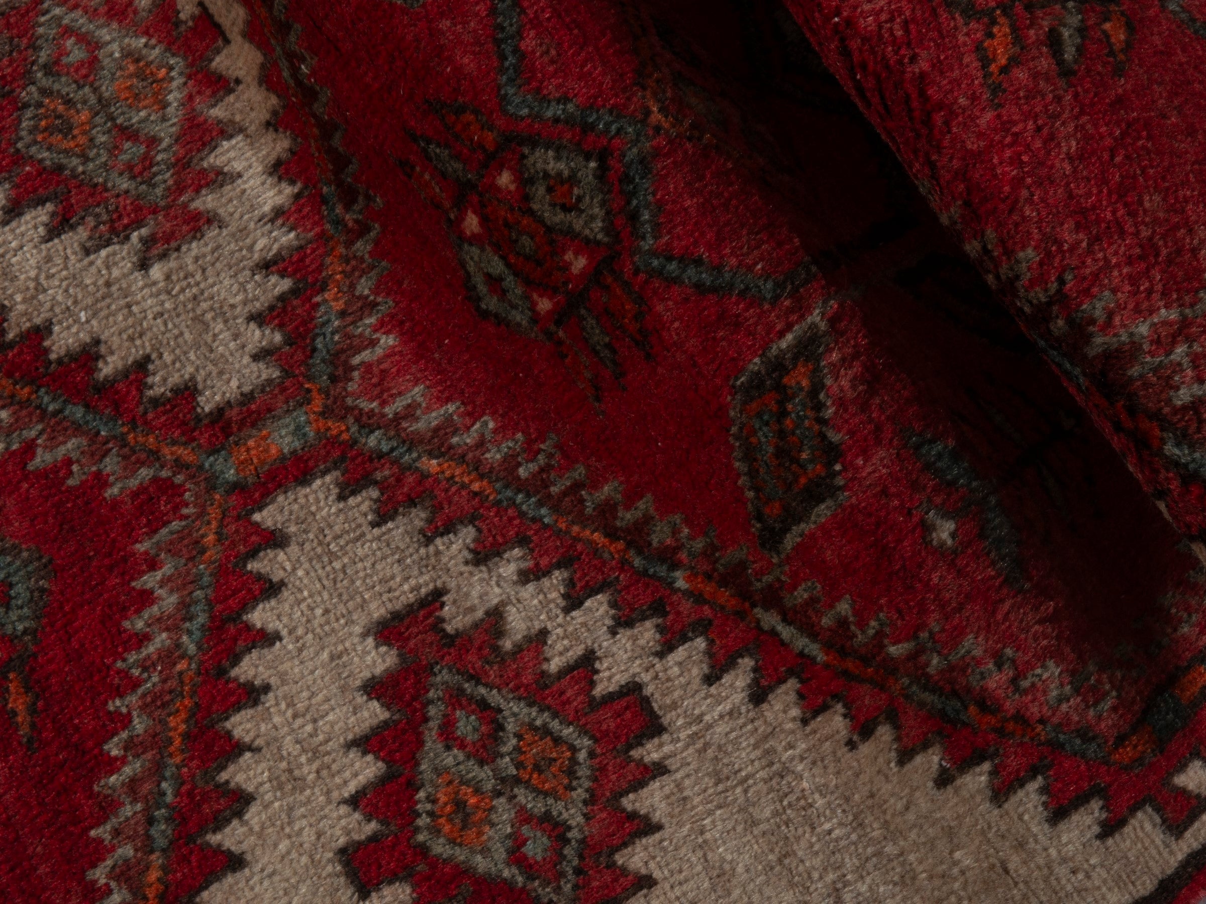 Persian Ardabil accent rug in cream and deep red, view 13 of 16