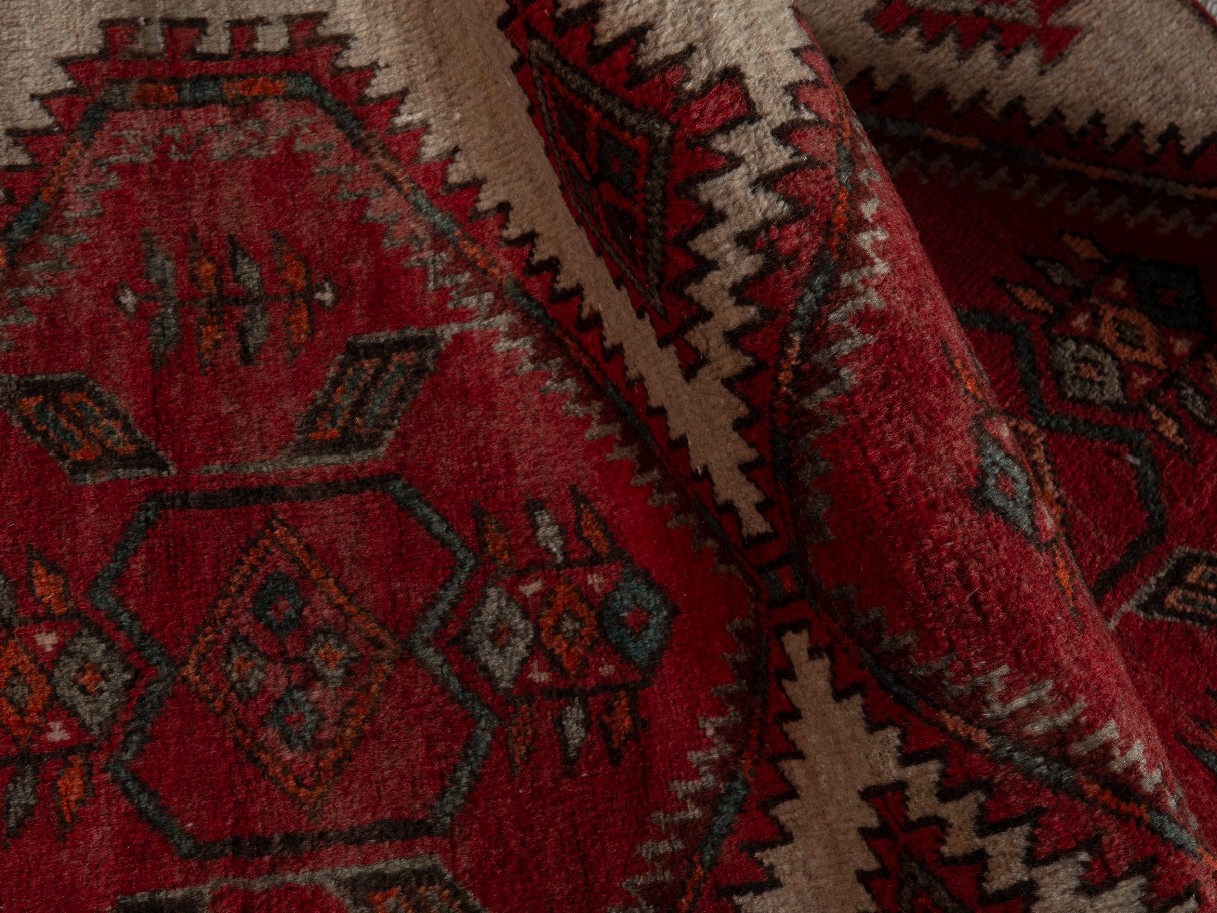 Persian Ardabil accent rug in cream and deep red, view 15 of 16