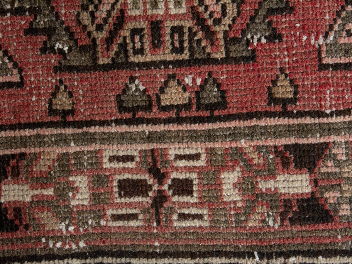 5869, Persian Saveh Mini Rug