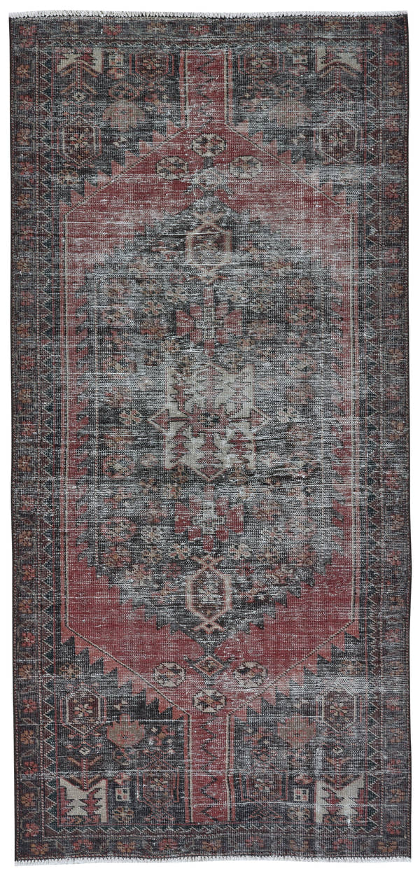 8909, Persian Saveh Area Rug