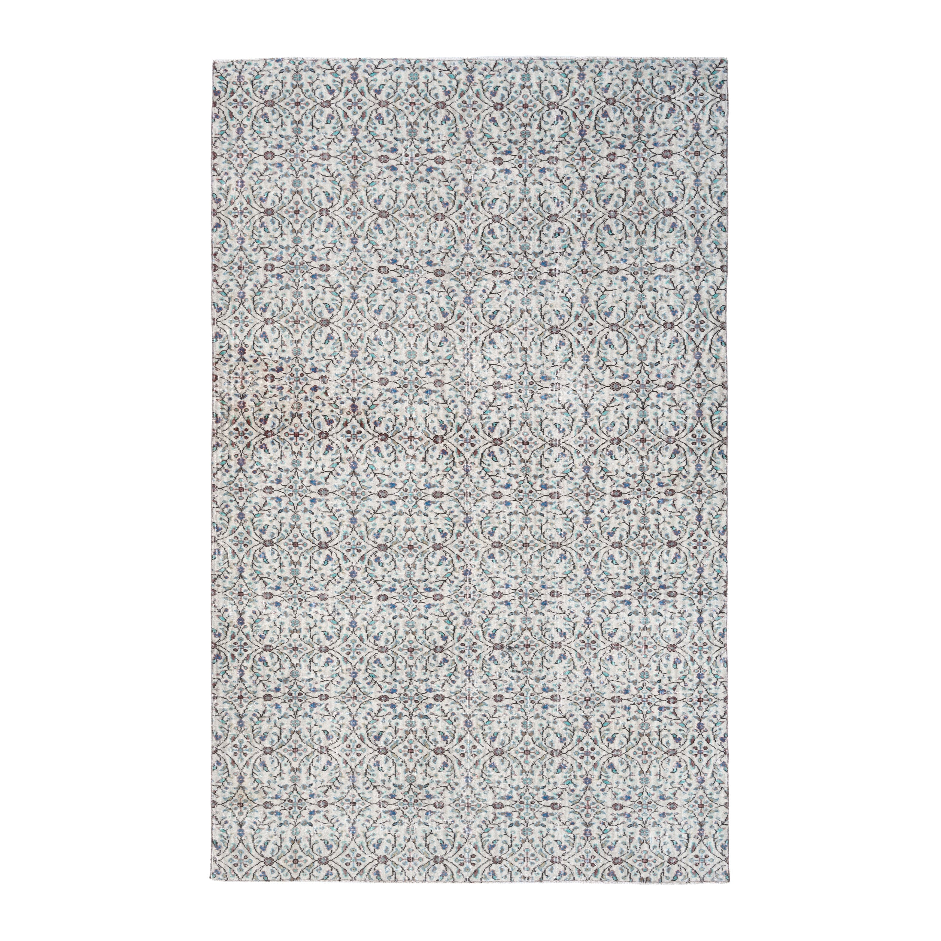 Turkish Isparta area rug in cream and slate blue, 5'9" x 9'
