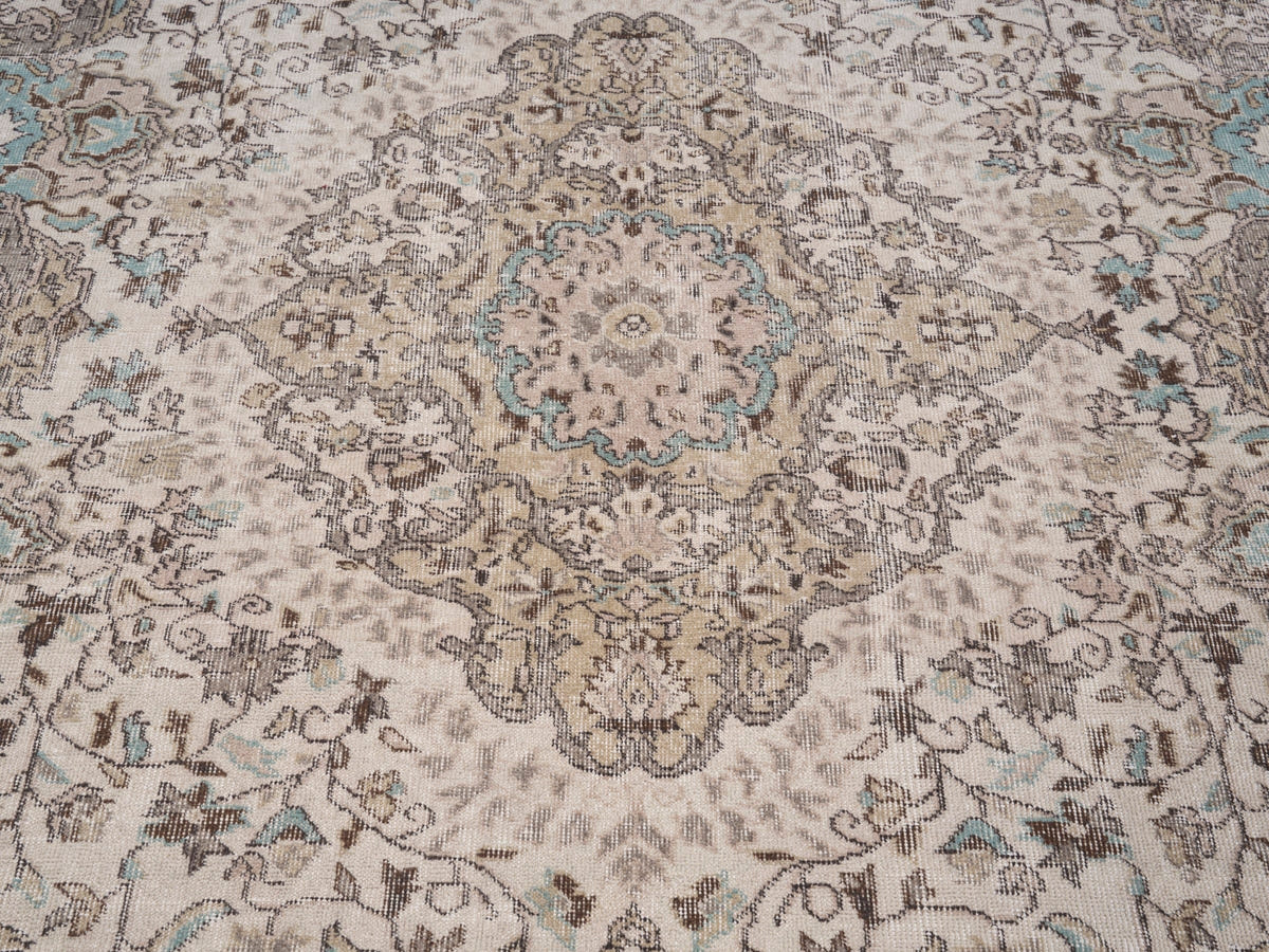 8438, Turkish Isparta Area Rug