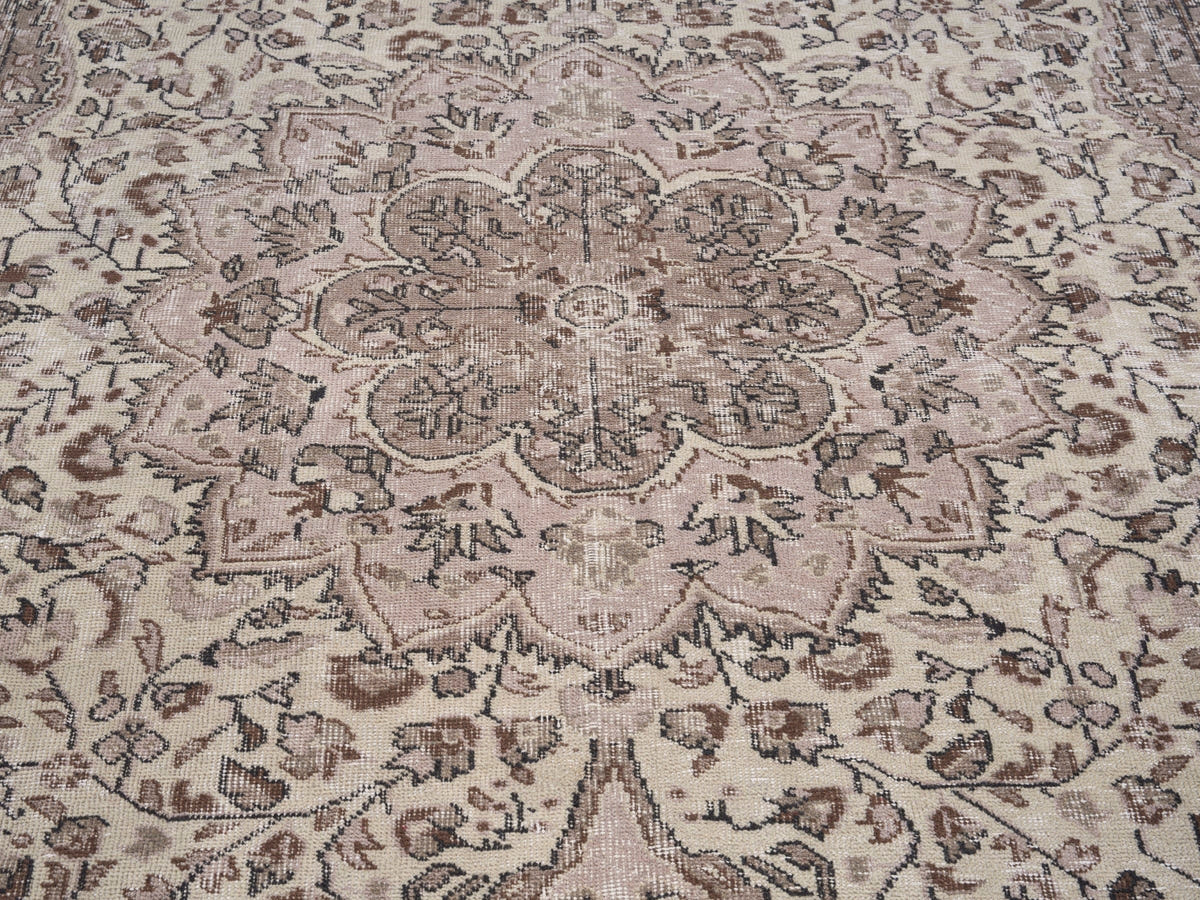 8437, Turkish Isparta Area Rug