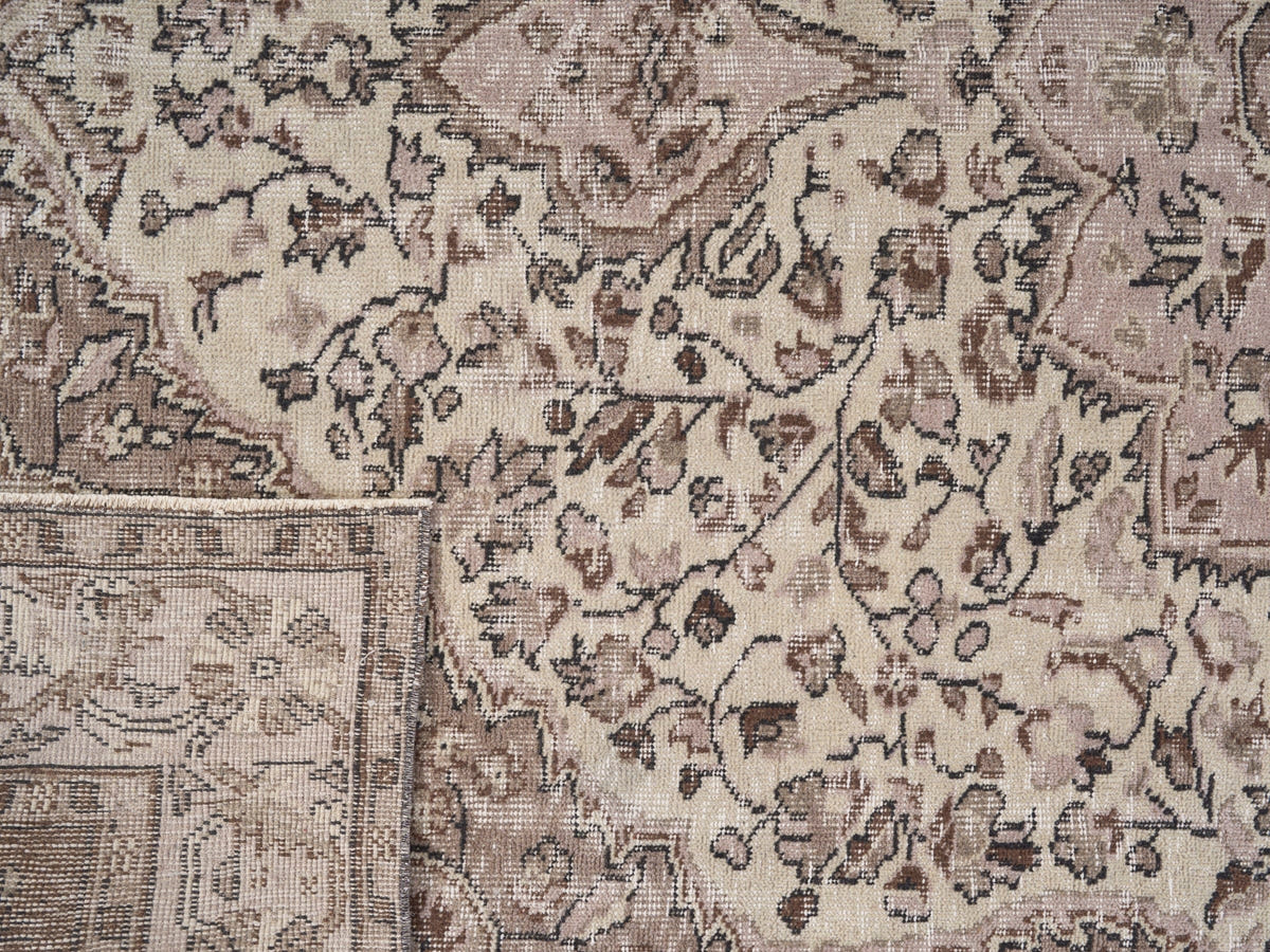 8437, Turkish Isparta Area Rug