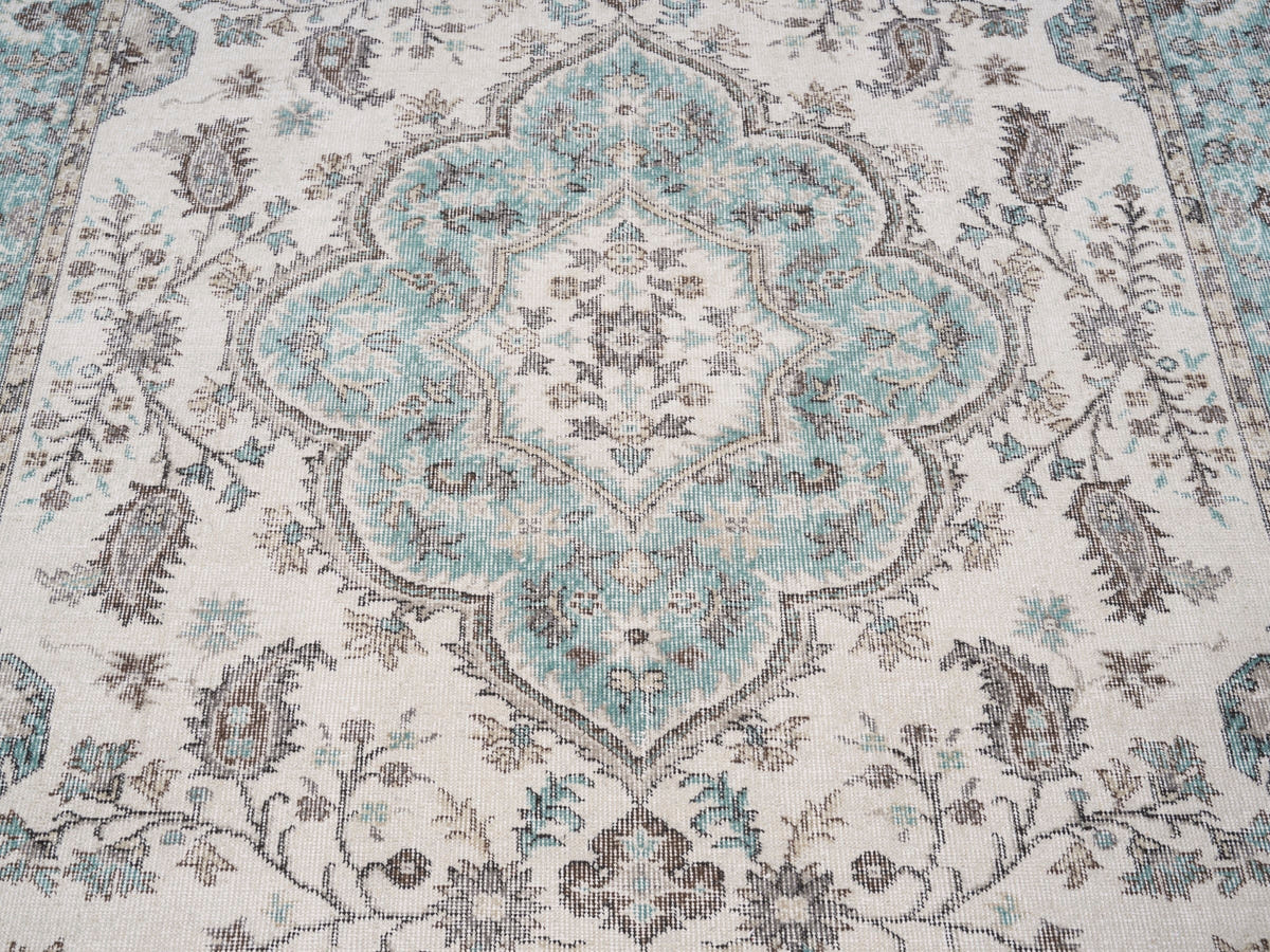 8435, Turkish Isparta Area Rug