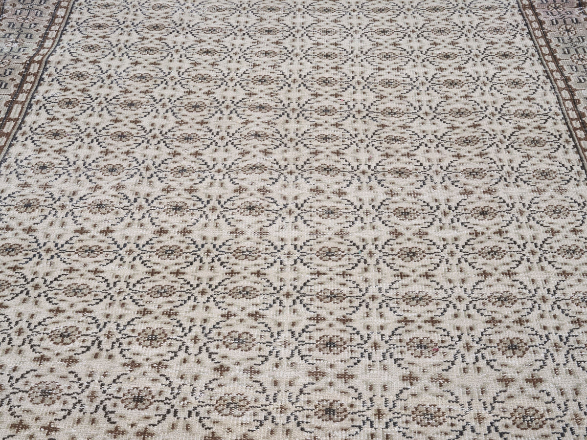 8375, Turkish Manisa Area Rug