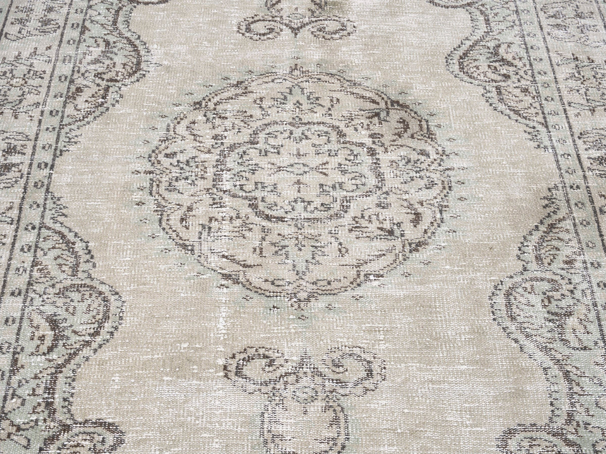 8003, Turkish Manisa Area Rug