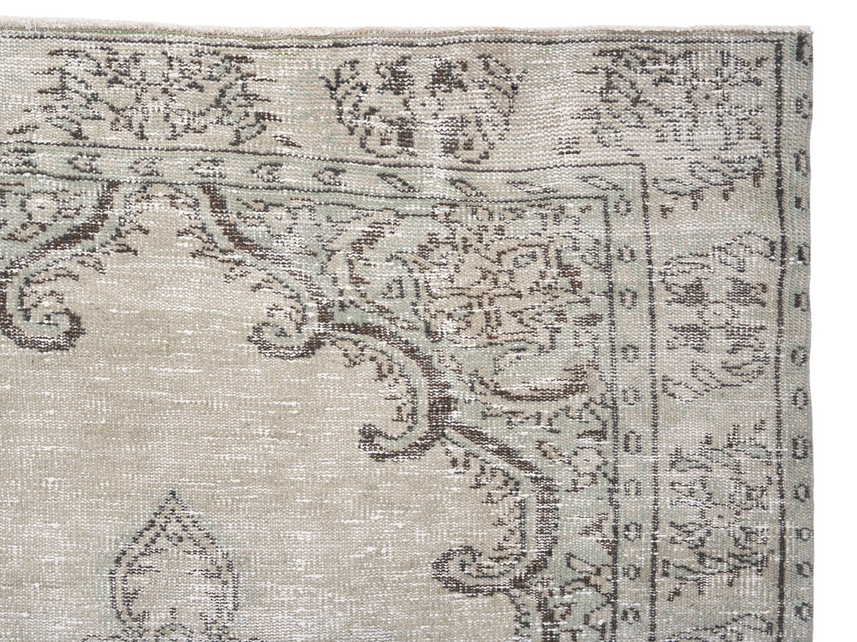 8003, Turkish Manisa Area Rug