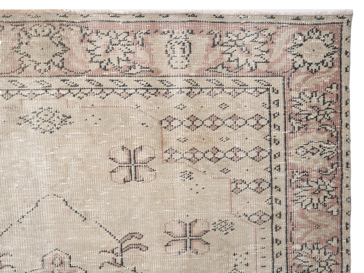 8020, Turkish Manisa Area Rug