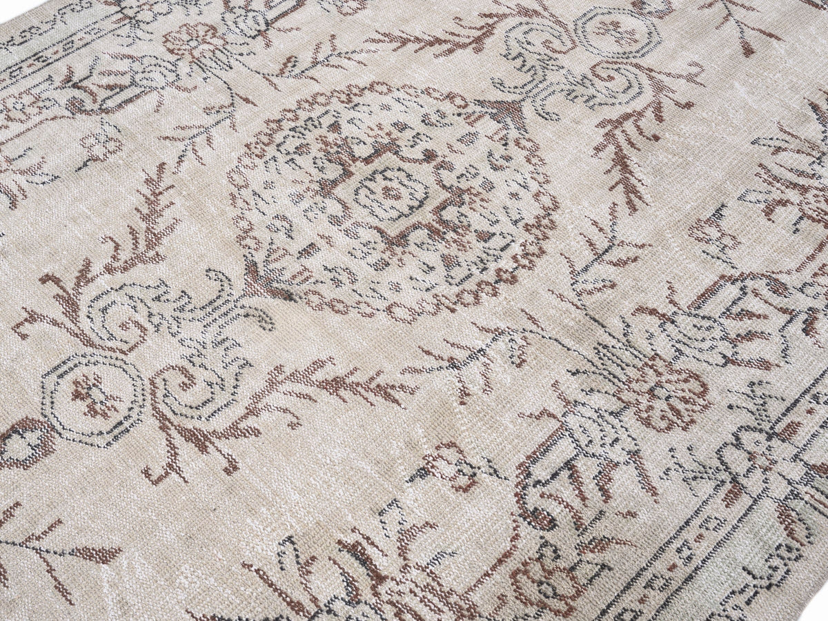 8025, Turkish Manisa Area Rug