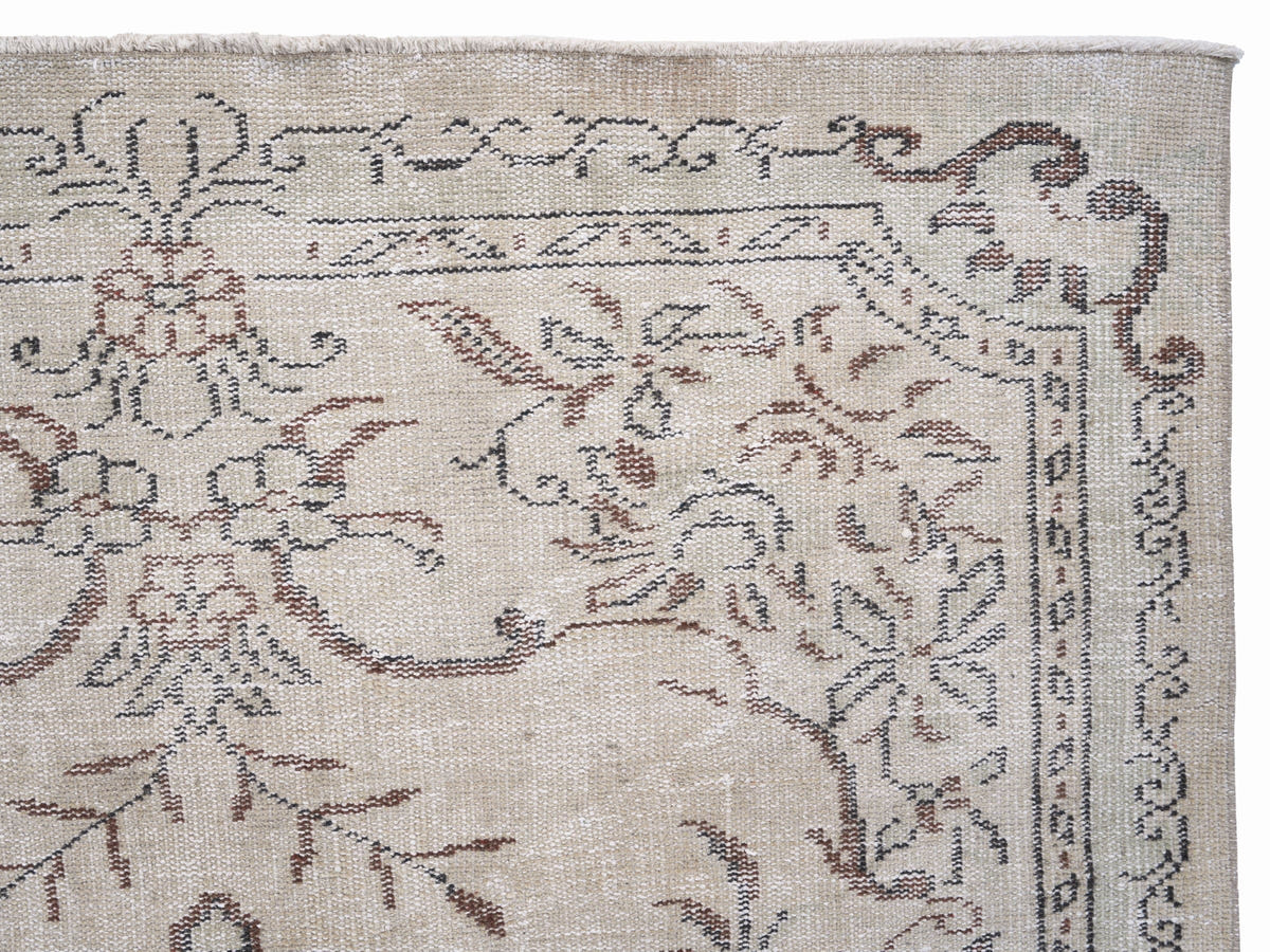 8025, Turkish Manisa Area Rug