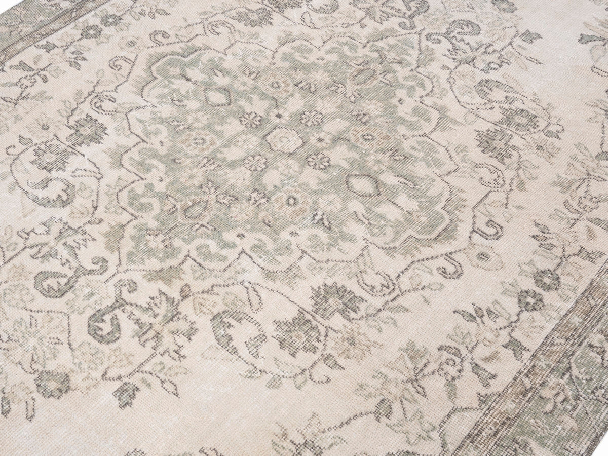 8300, Turkish Isparta Area Rug