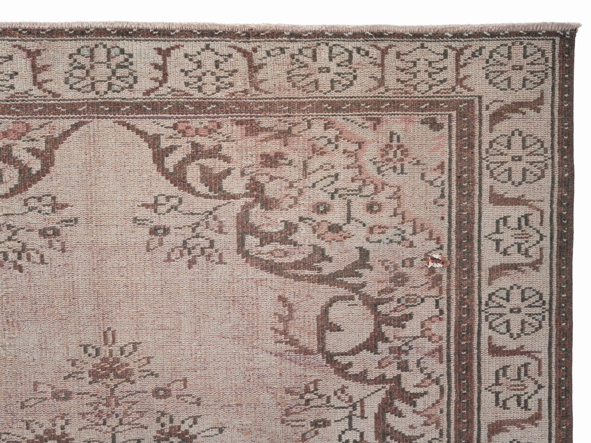 8023, Turkish Manisa Area Rug