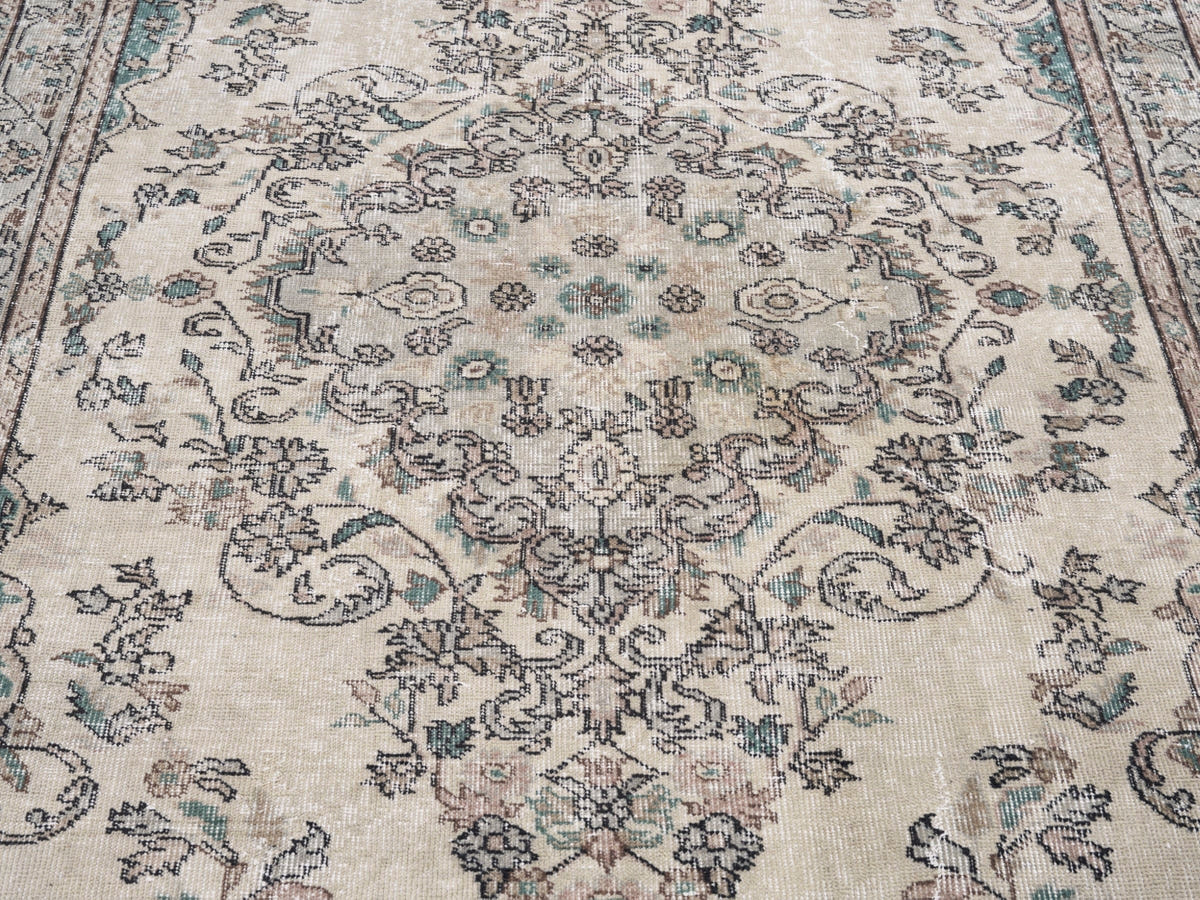 8106, Turkish Isparta Area Rug