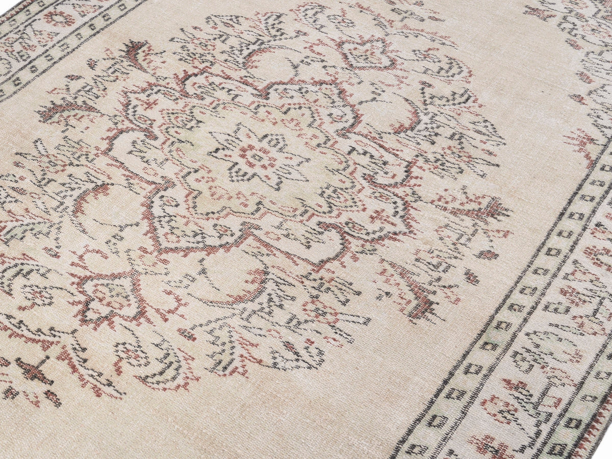 8186, Turkish Manisa Area Rug