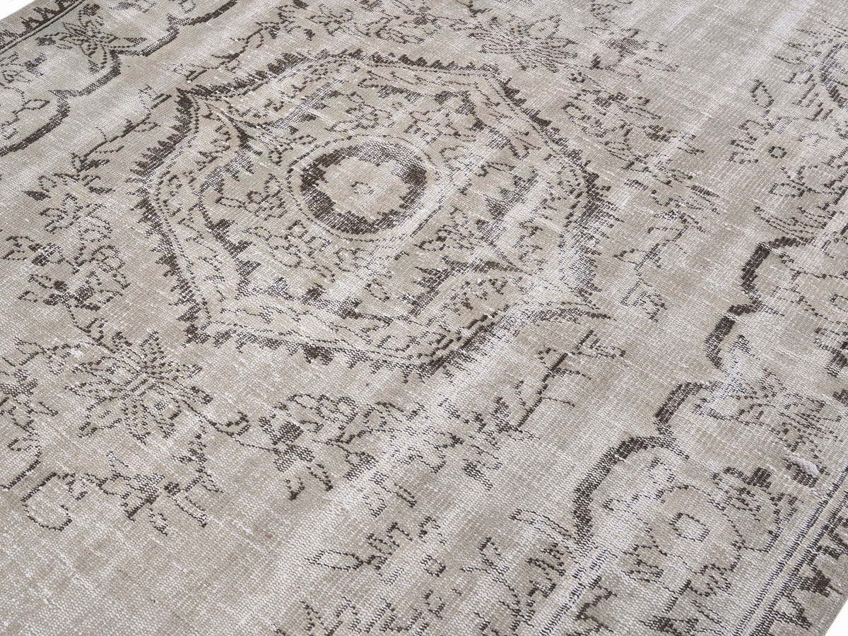 8026, Turkish Manisa Area Rug