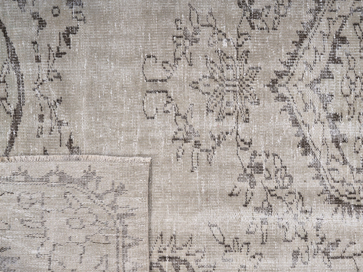 8026, Turkish Manisa Area Rug