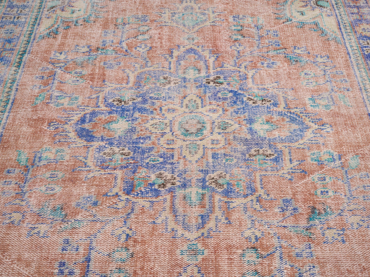 8112, Turkish Manisa Area Rug