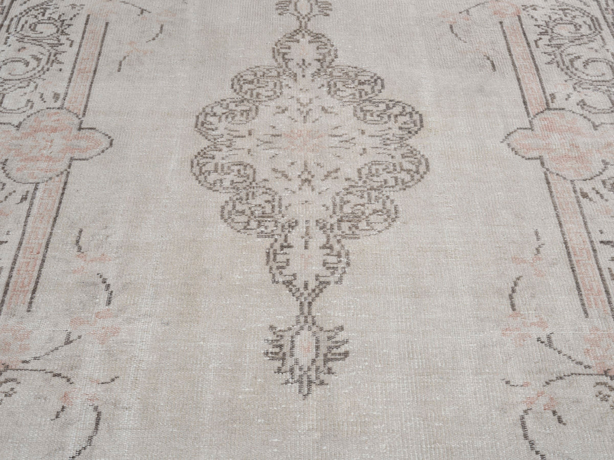 8286, Turkish Manisa Area Rug
